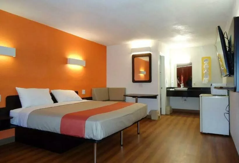 キングサイズベッドのデラックスルーム, Motel 6 Connellys Springs, Nc