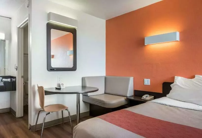 キングサイズベッドのデラックスルーム, Motel 6 Connellys Springs, Nc