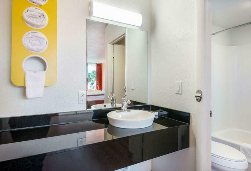 غرفة ديلوكس سرير كينج, Motel 6 Connellys Springs, Nc