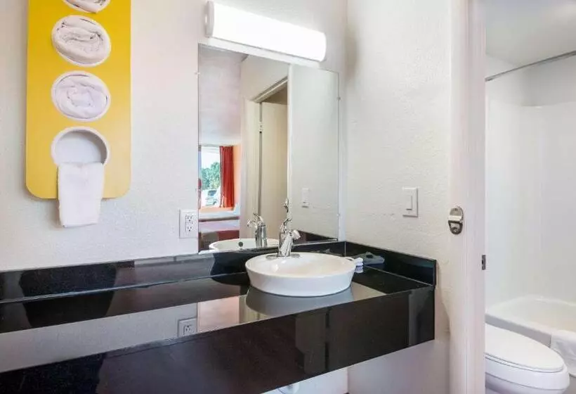 デラックスルーム, Motel 6 Connellys Springs, Nc