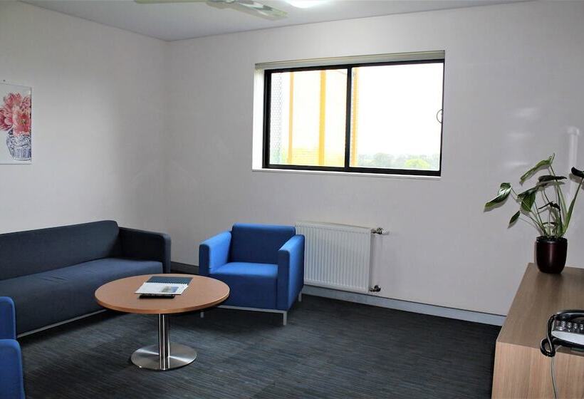 5침실 아파트, Western Sydney University Village Penrith