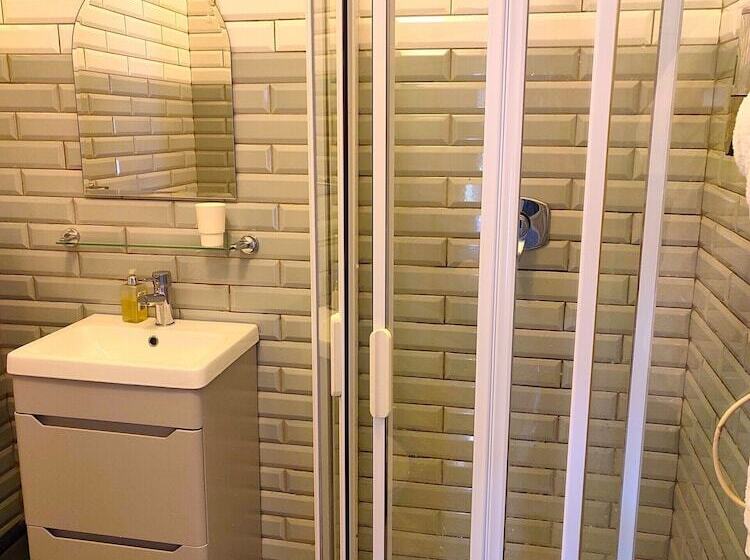 Номер Стандарт, Robin Hill House Heritage Guest House