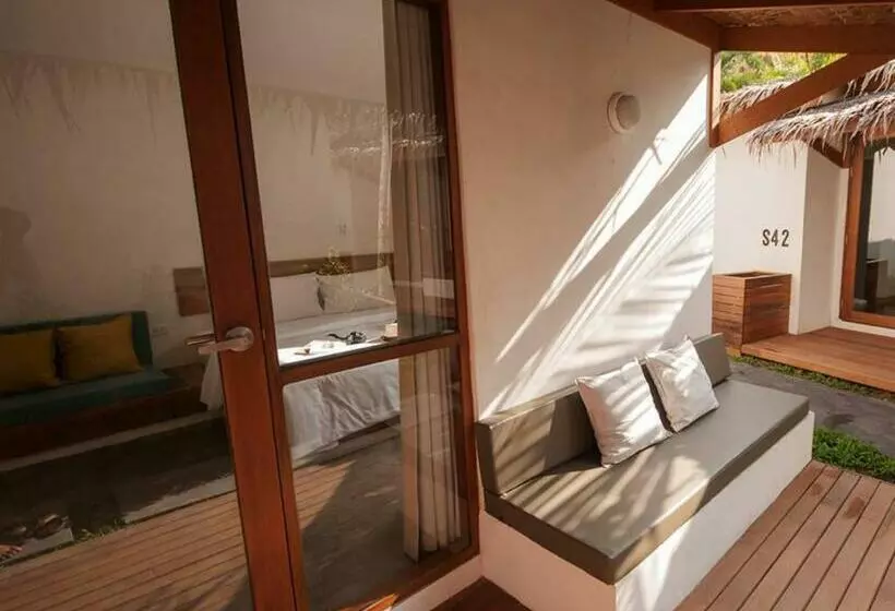スタンダードバンガロー, Escape Beach Resort   New Look Renovated