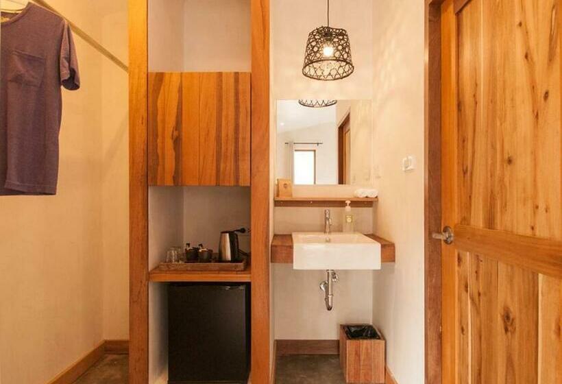 스탠다드 방갈로, Escape Beach Resort   New Look Renovated