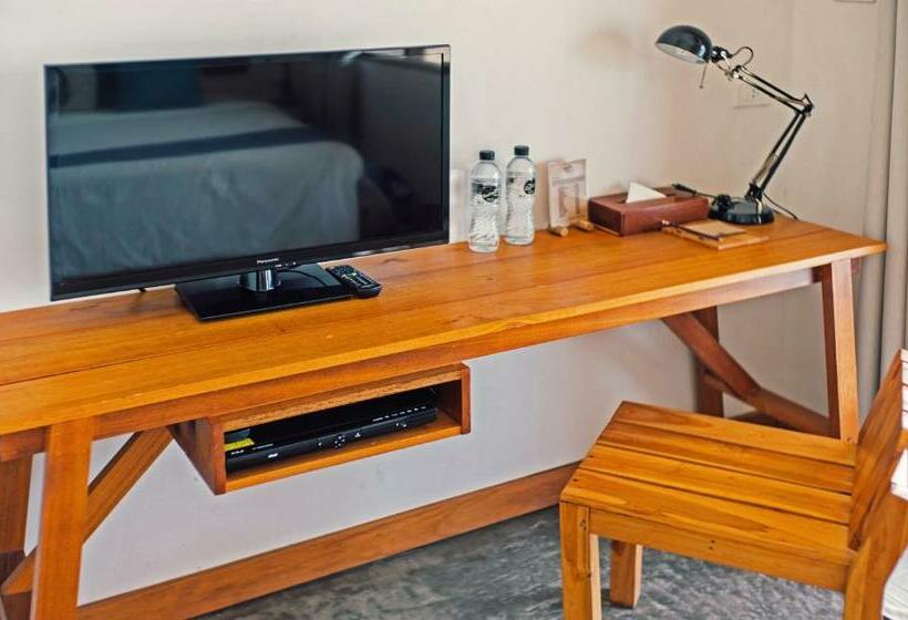 Бунгало Стандарт, Escape Beach Resort   New Look Renovated