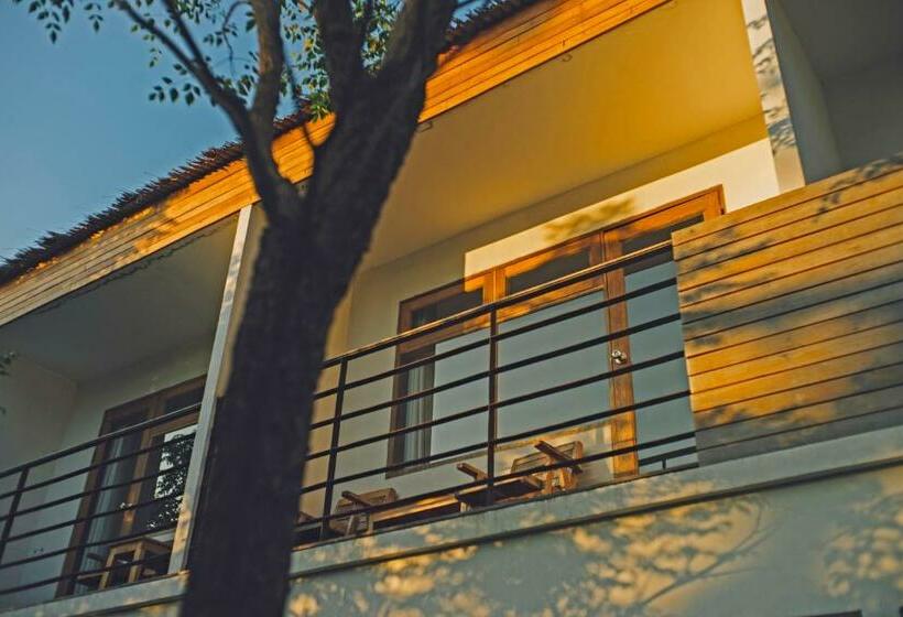 이코노미 룸, Escape Beach Resort   New Look Renovated