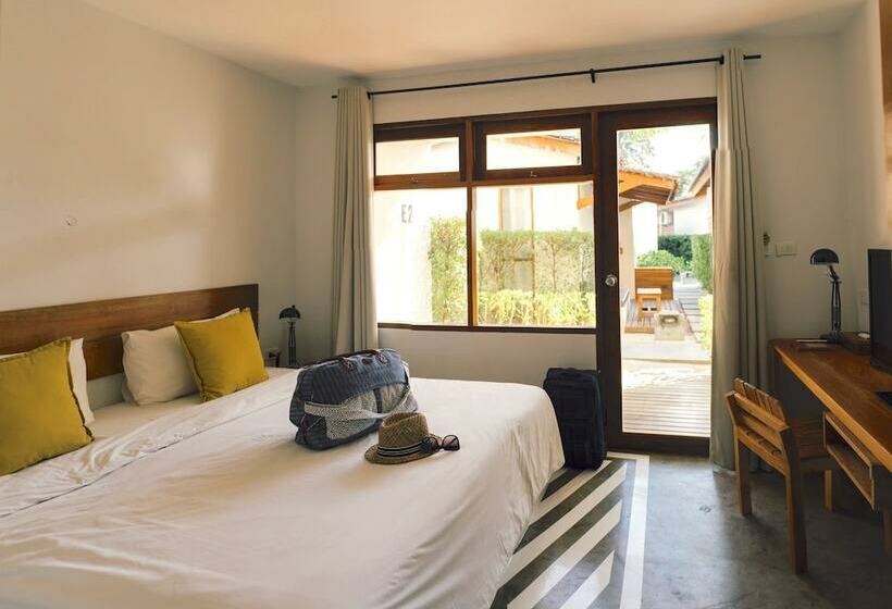 Номер Economy, Escape Beach Resort   New Look Renovated