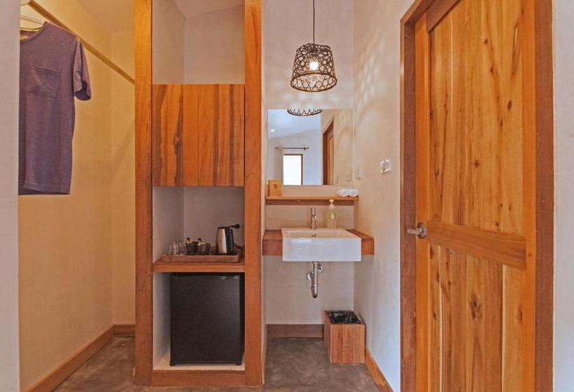 Бунгало Стандарт, Escape Beach Resort   New Look Renovated