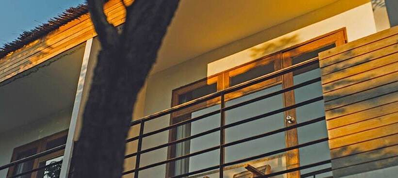 Бунгало Стандарт Вид на Сад, Escape Beach Resort   New Look Renovated