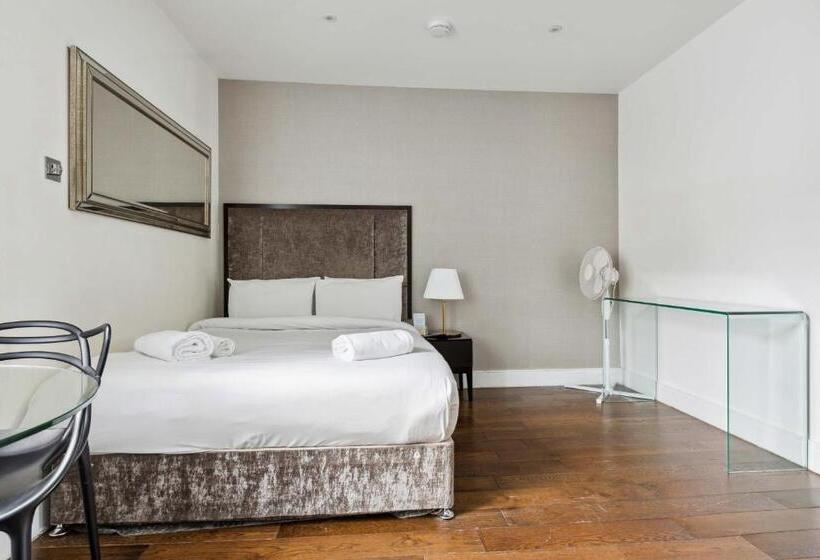 סטודיו פרמיום, Golden Square