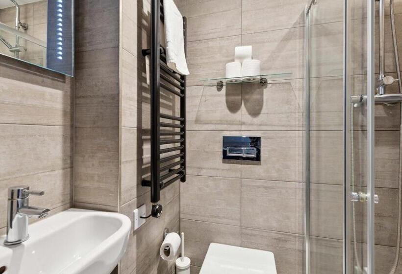 סטודיו קלאסי, Golden Square