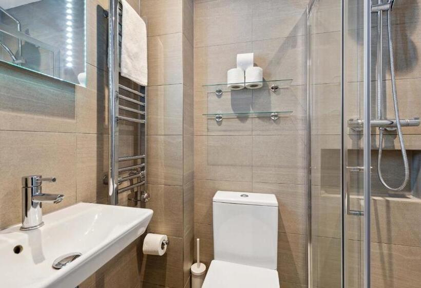 סטודיו קלאסי, Golden Square