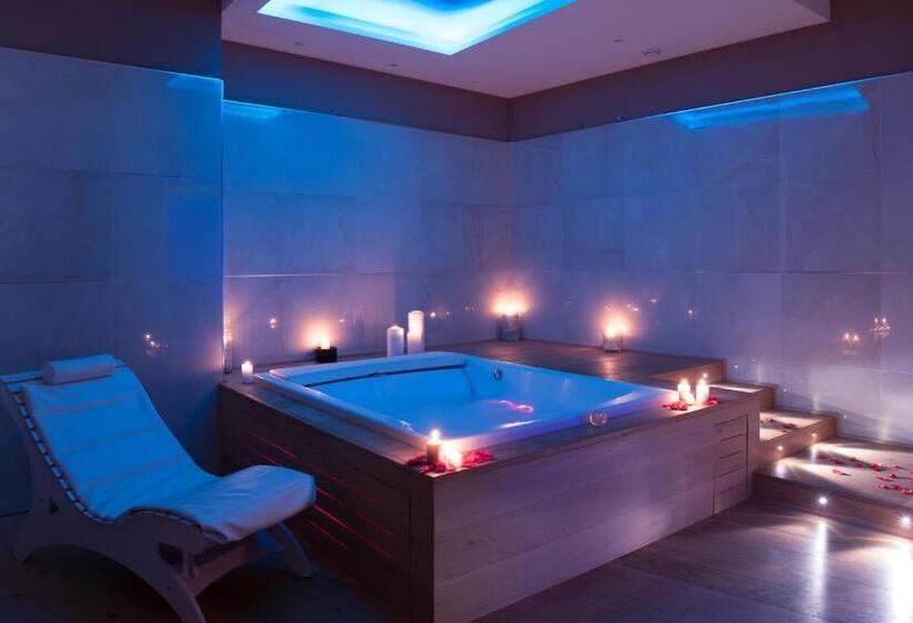 جناح جونيور مزوَّد بجاكوزي, Grand Hotel Biffy