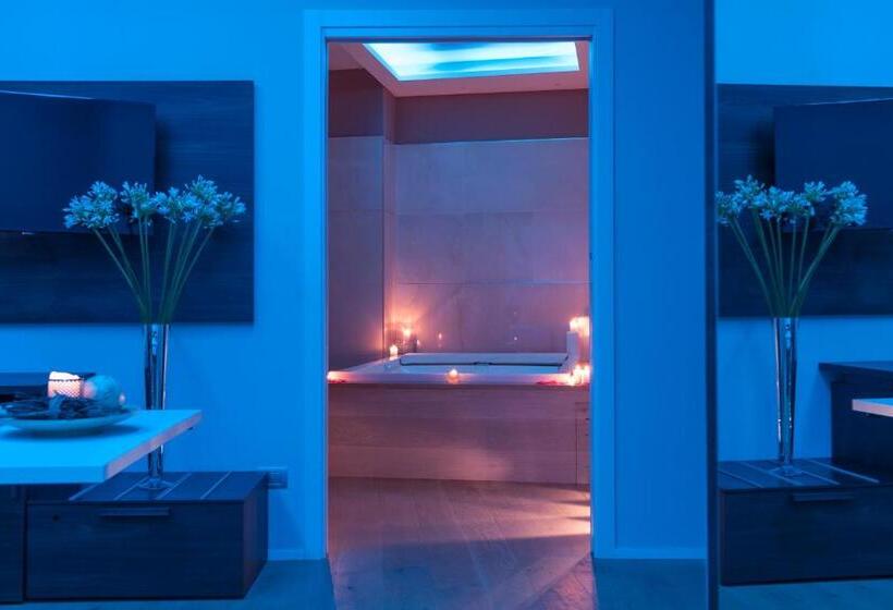 جناح جونيور مزوَّد بجاكوزي, Grand Hotel Biffy