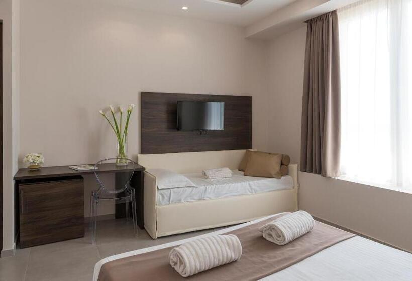 غرفة قياسية ثلاثية, Grand Hotel Biffy