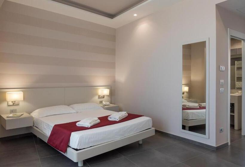 غرفة قياسية ثلاثية, Grand Hotel Biffy