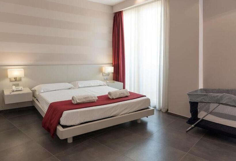 غرفة قياسية ثلاثية, Grand Hotel Biffy