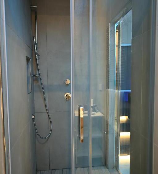 جناح ديلوكس, Grand Hotel Biffy