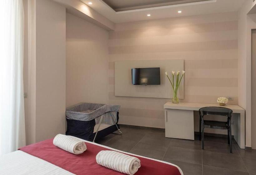 غرفة قياسية ثلاثية, Grand Hotel Biffy