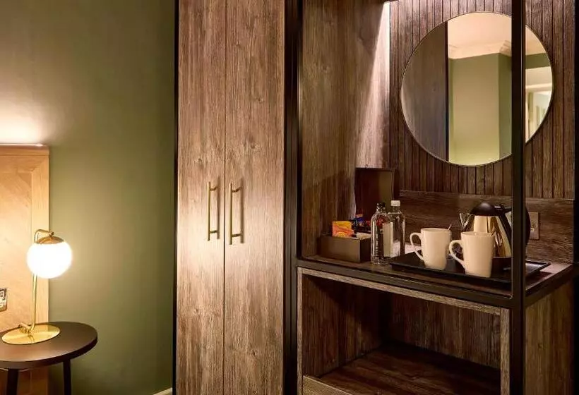 اتاق استاندارد, Alderley Edge