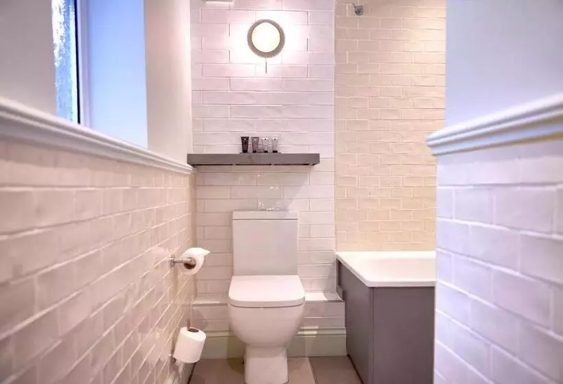 اتاق استاندارد, Alderley Edge
