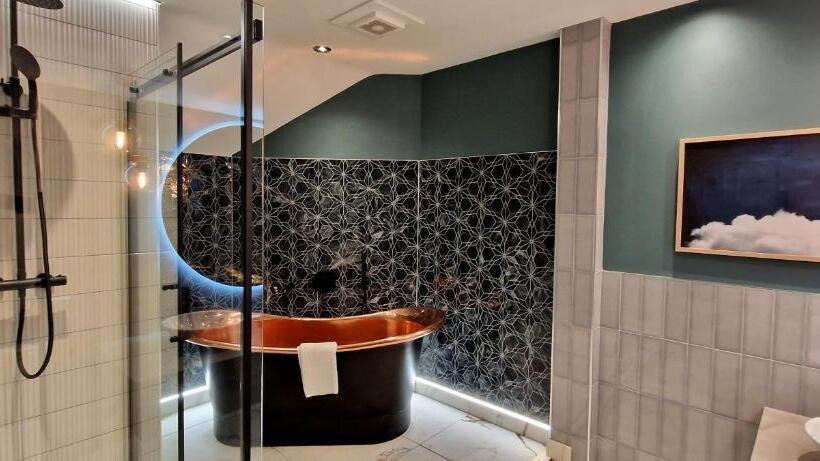 سوییت سوپریور, Alderley Edge