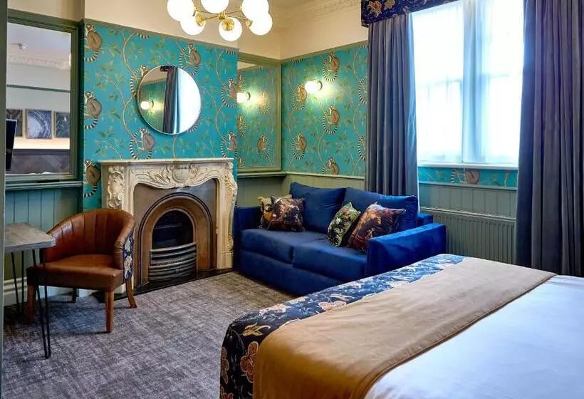 اتاق اجرایی, Alderley Edge