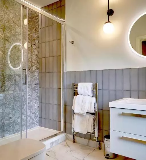 اتاق استاندارد, Alderley Edge