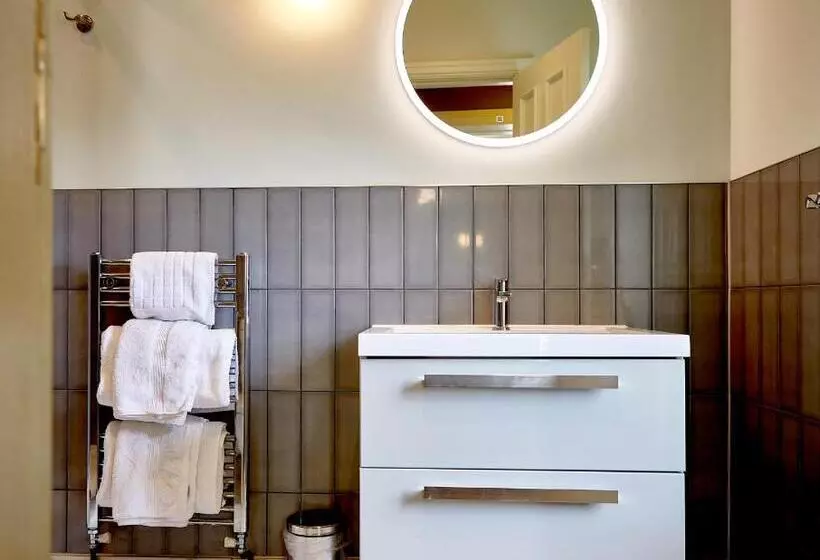 اتاق استاندارد, Alderley Edge