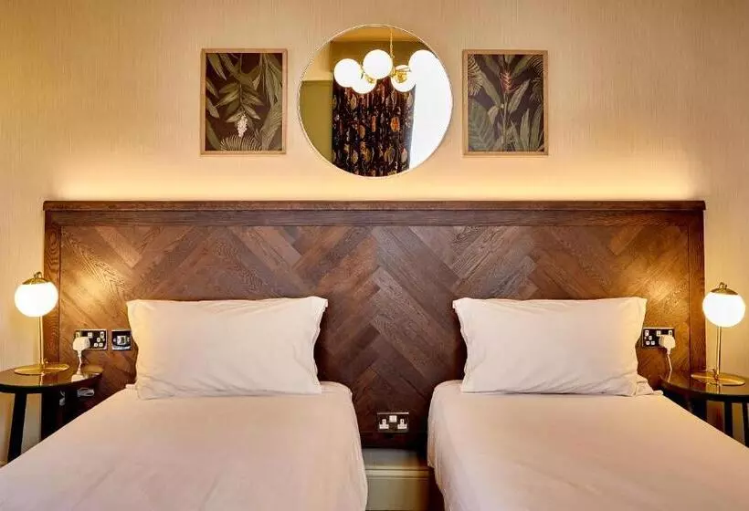 اتاق استاندارد, Alderley Edge