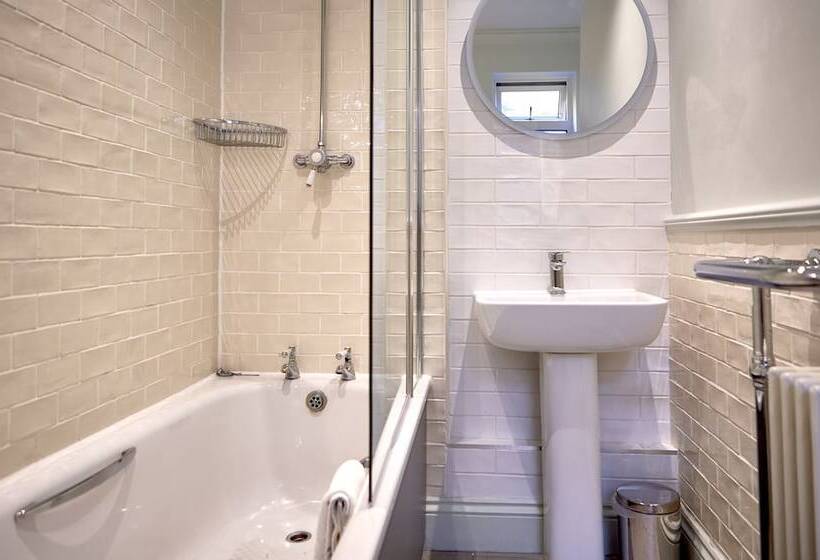 سوییت جونیور, Alderley Edge