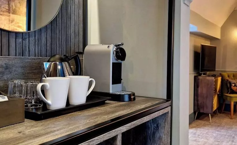 سوییت سوپریور, Alderley Edge