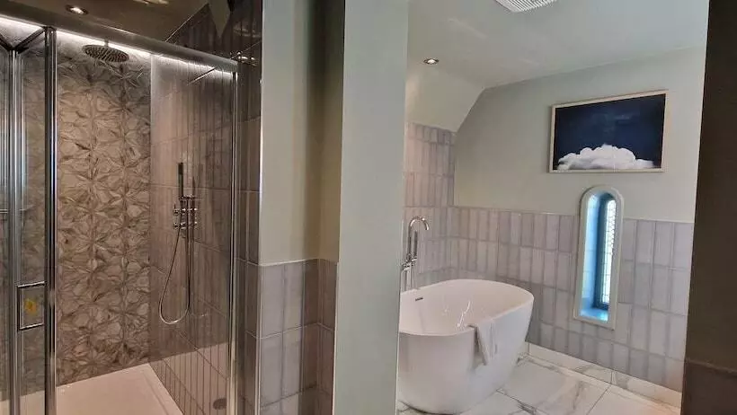 سوییت, Alderley Edge