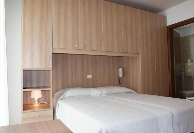 חדר משפחתי, Jesolo Sand