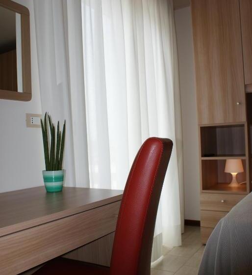 חדר סטנדרט לשלושה עם טרסה, Jesolo Sand