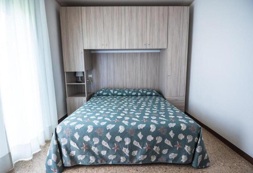 חדר סטנדרט לשלושה עם טרסה, Jesolo Sand