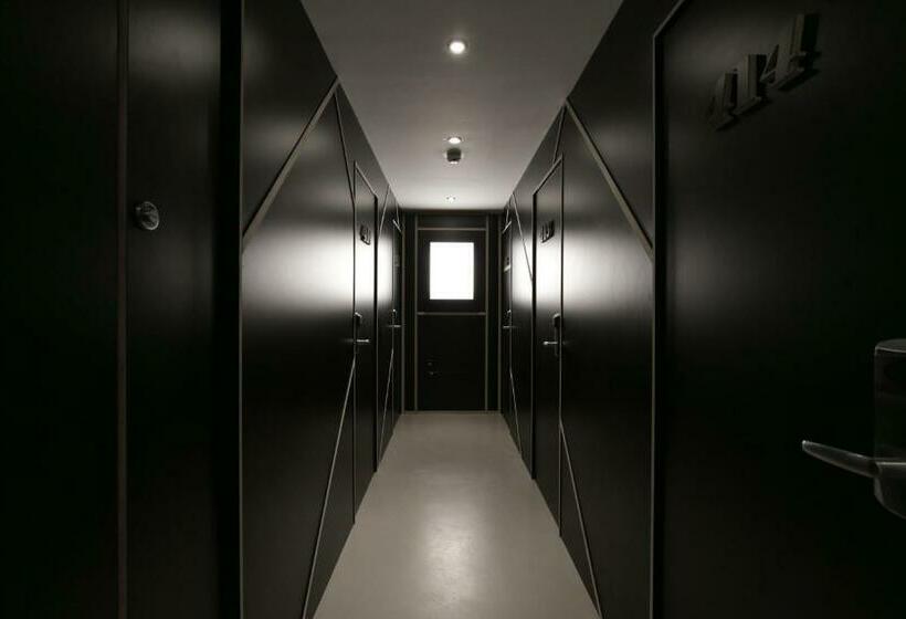 基本单人间共用浴室, Kip