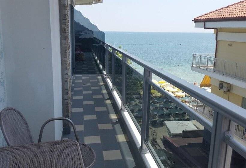 Трехместный Номер Стандарт Боковой Вид на Море, Kymata