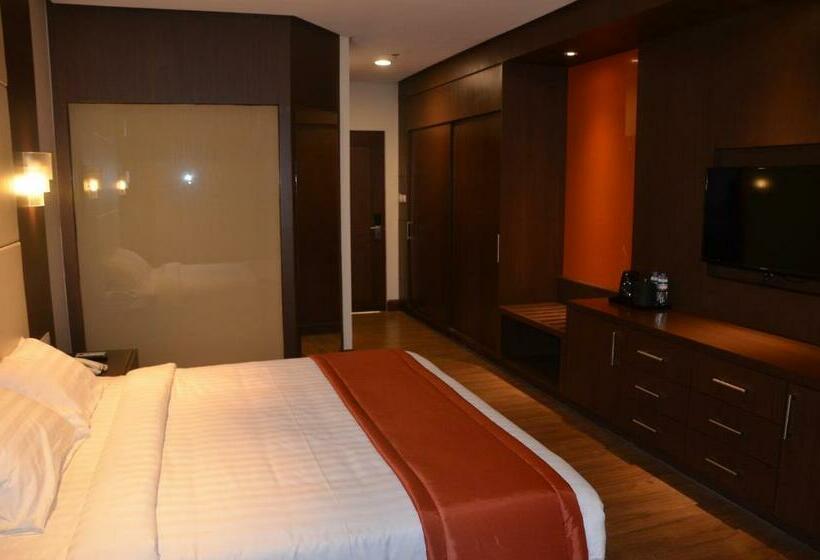 디럭스 룸 킹사이즈 침대, Monticello Tagaytay