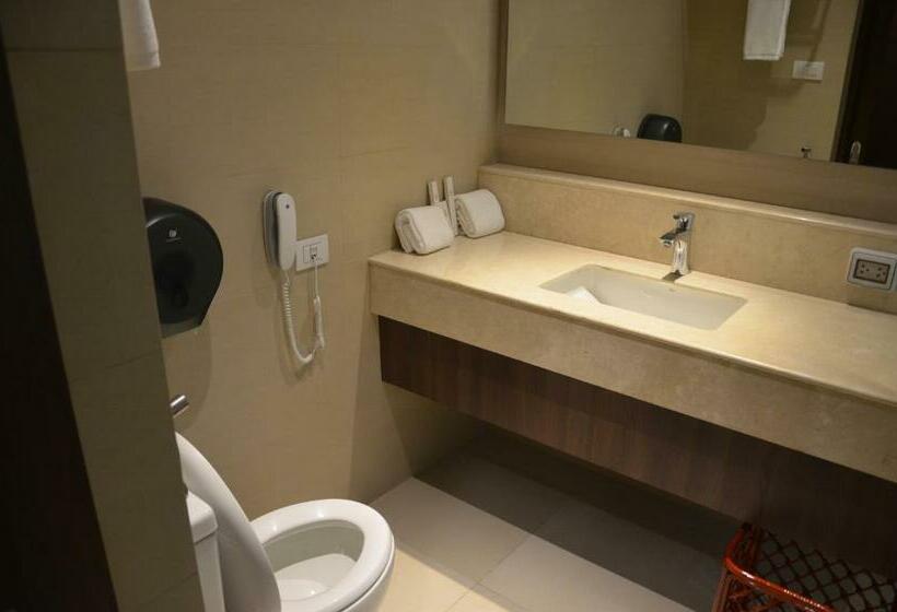 اتاق سوپریور با تخت بزرگ, Monticello Tagaytay