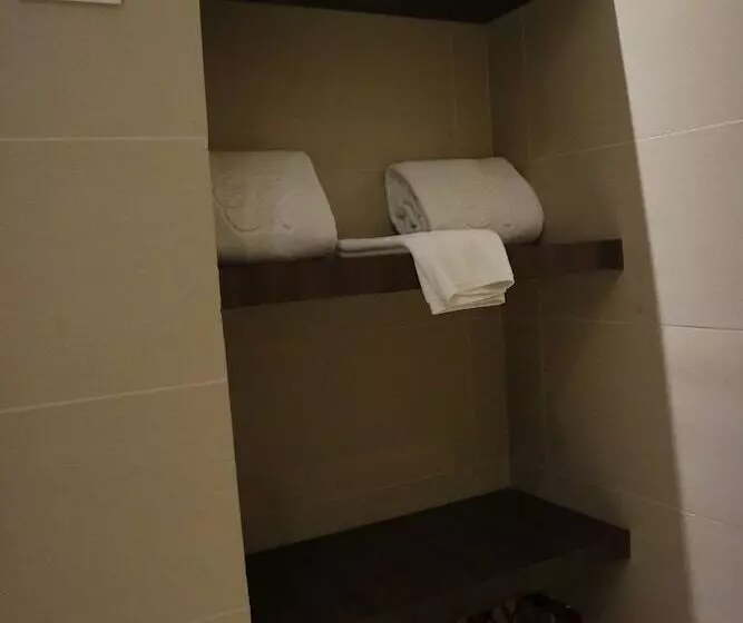 スーペリアの４人部屋, Monticello Tagaytay
