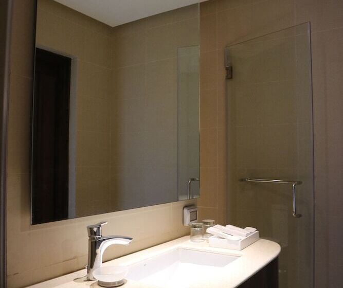 اتاق سوپریور چهار تخته, Monticello Tagaytay