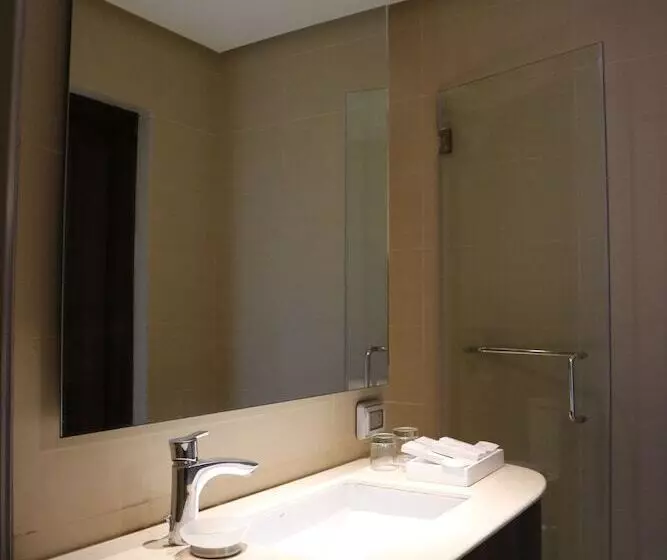 スーペリアの４人部屋, Monticello Tagaytay