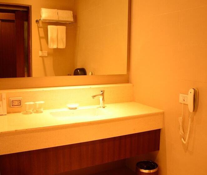 اتاق سوپریور چهار تخته, Monticello Tagaytay