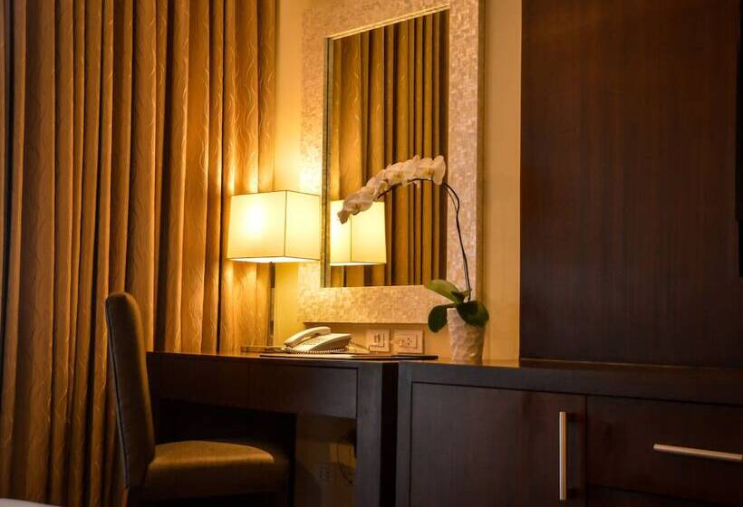 اتاق لوکس, Monticello Tagaytay