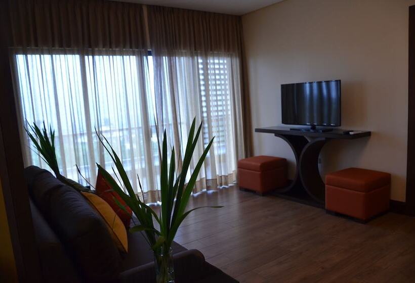 اتاق پنت هاوس, Monticello Tagaytay