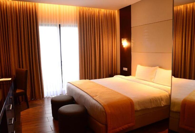 اتاق لوکس با تخت بزرگ, Monticello Tagaytay