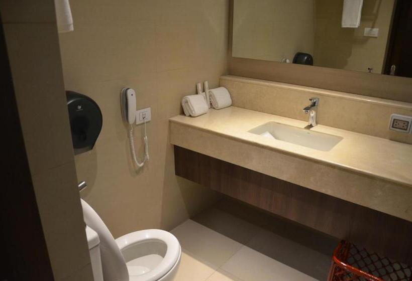 اتاق استاندارد با تخت بزرگ, Monticello Tagaytay