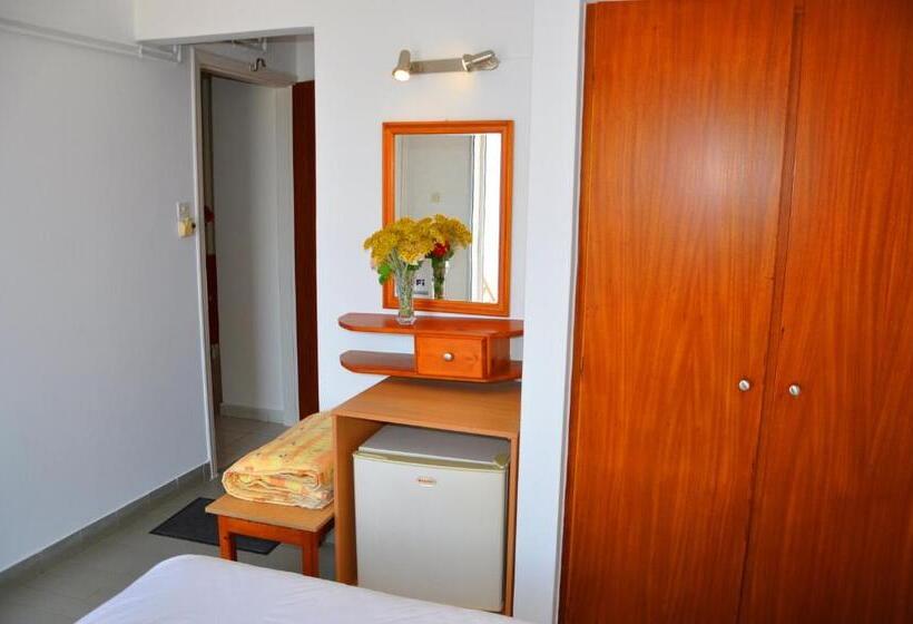 スタンダードルーム, Nora