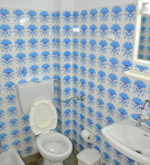 スタンダードトリプルルーム, Nora